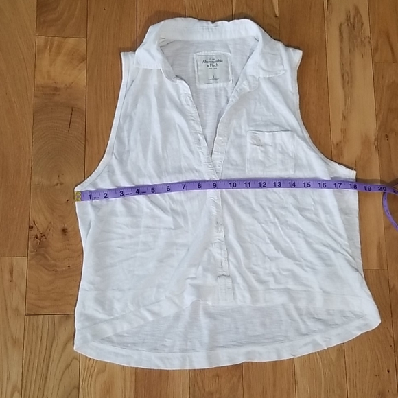 Abercrombie button down sleeveless shirt - Picture 4 of 8